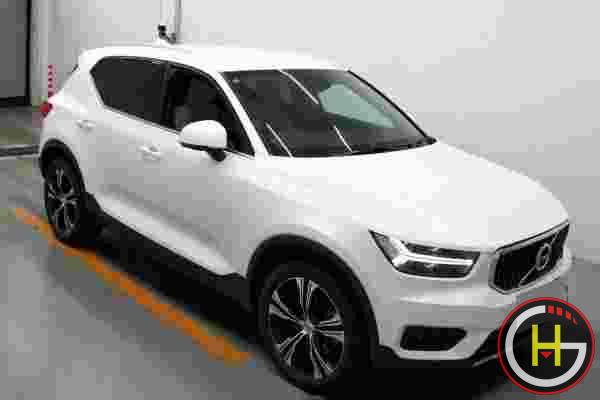 VOLVO B4 AWD IN SKLIP